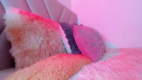 Snapshot of emy_colee chatting on December 18, 2024, 11:02 am Emy online show from December 18, 2024, 11:02 am