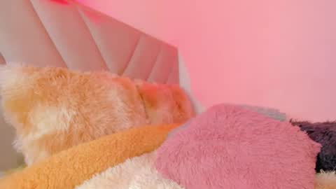 Snapshot of emy_colee chatting on December 18, 2024, 2:06 pm Emy online show from December 18, 2024, 2:06 pm