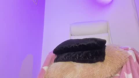 Snapshot of emy_colee chatting on January 16, 2025, 11:04 am Emy online show from January 16, 2025, 11:04 am