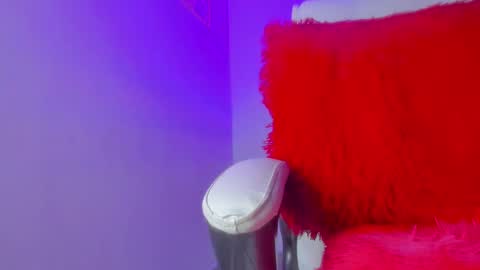 Snapshot of emy_colee chatting on January 29, 2025, 10:37 am Emy online show from January 29, 2025, 10:37 am