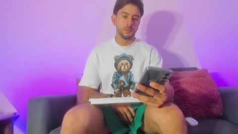 Snapshot of emy_colee chatting on March 3, 2025, 12:37 pm Emy online show from March 3, 2025, 12:37 pm