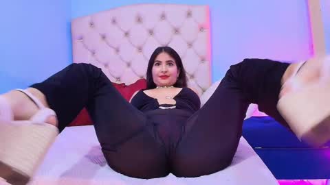 Snapshot of emy_ly chatting on December 13, 2025, 11:43 pm emy online show from December 13, 2025, 11:43 pm