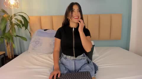 Snapshot of emy_ly chatting on February 16, 2026, 7:10 pm emy online show from February 16, 2026, 7:10 pm