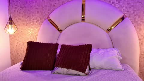 Emy  online show from April 7, 2026, 11:43 am