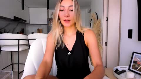 emyconneer online show from January 25, 2025, 1:52 pm