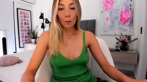 emyconneer online show from January 28, 2025, 6:49 pm