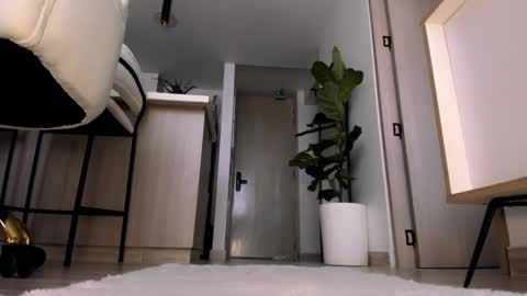 emyconneer online show from February 18, 2025, 6:47 pm