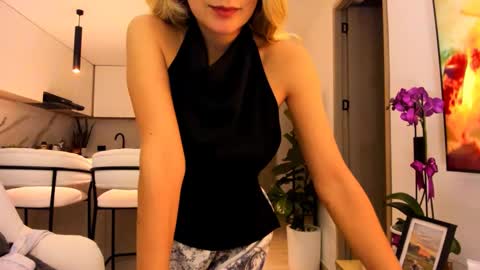 emyconneer online show from March 1, 2025, 12:17 am