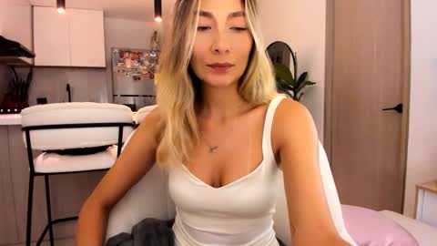 emyconneer online show from March 3, 2025, 1:53 am