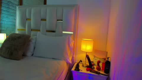 EMYLY  online show from January 19, 2025, 4:46 pm