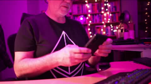 Snapshot of energybra chatting on April 3, 2026, 11:03 pm uk online show from April 3, 2026, 11:03 pm