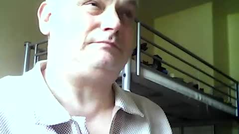 englishguysurrey online show from August 5, 2026, 8:50 am