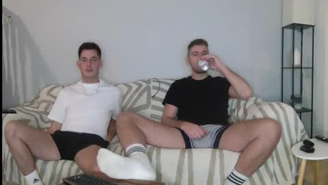 Englishladxxx online show from November 1, 2025, 6:21 pm