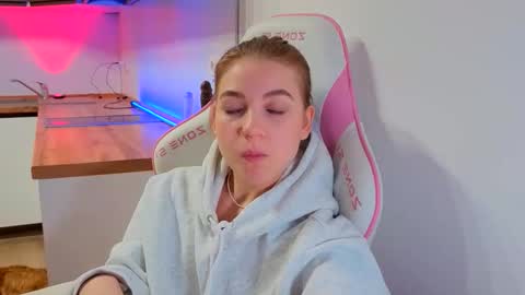 Snapshot of enjoyeverymoment_ chatting on March 23, 2026, 7:07 pm enjoyeverymoment_ online show from March 23, 2026, 7:07 pm