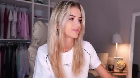 entya online show from September 27, 2025, 8:41 am