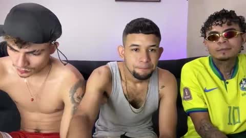 enyel_100 online show from March 12, 2026, 6:41 am