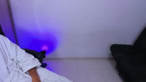enyel_100 online show from May 27, 2026, 4:42 am