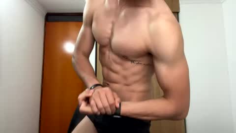 Snapshot of enzo_savage chatting on June 22, 2026, 11:40 am enzo_savage online show from June 22, 2026, 11:40 am