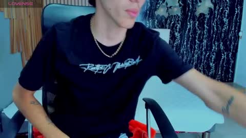 Snapshot of enzoo_smith chatting on July 21, 2026, 6:43 pm enzoo_smith online show from July 21, 2026, 6:43 pm
