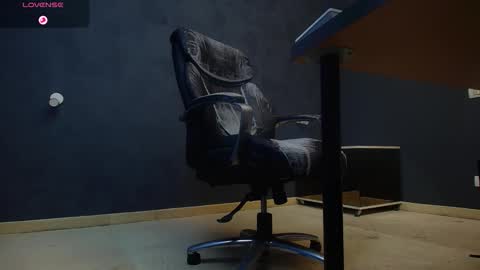 EnzoRace online show from October 11, 2025, 5:28 am