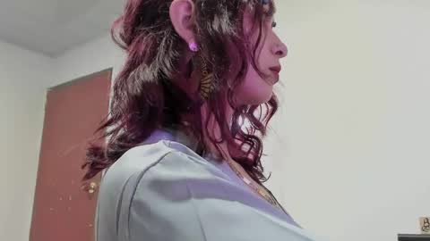 Leyla online show from April 14, 2026, 3:23 am