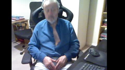 Snapshot of erasmus_d chatting on December 1, 2024, 5:46 pm erasmus_d online show from December 1, 2024, 5:46 pm
