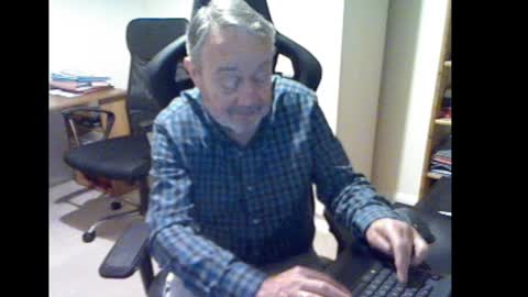 Snapshot of erasmus_d chatting on December 9, 2024, 6:03 pm erasmus_d online show from December 9, 2024, 6:03 pm