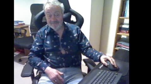 Snapshot of erasmus_d chatting on December 21, 2024, 6:34 pm erasmus_d online show from December 21, 2024, 6:34 pm