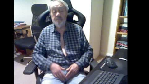 Snapshot of erasmus_d chatting on December 23, 2024, 6:27 pm erasmus_d online show from December 23, 2024, 6:27 pm