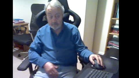 Snapshot of erasmus_d chatting on December 24, 2024, 5:44 pm erasmus_d online show from December 24, 2024, 5:44 pm