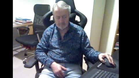 Snapshot of erasmus_d chatting on January 2, 2025, 6:12 pm erasmus_d online show from January 2, 2025, 6:12 pm