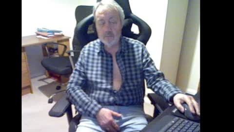 Snapshot of erasmus_d chatting on January 4, 2025, 5:58 pm erasmus_d online show from January 4, 2025, 5:58 pm