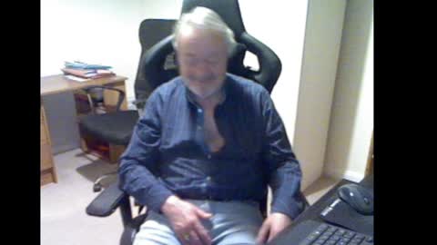 Snapshot of erasmus_d chatting on January 19, 2025, 5:39 pm erasmus_d online show from January 19, 2025, 5:39 pm
