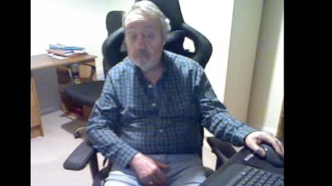 Snapshot of erasmus_d chatting on January 27, 2025, 6:09 pm erasmus_d online show from January 27, 2025, 6:09 pm