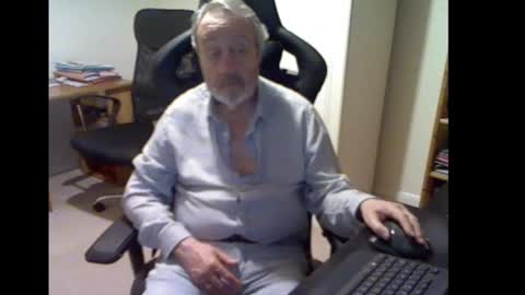 Snapshot of erasmus_d chatting on February 11, 2025, 6:44 pm erasmus_d online show from February 11, 2025, 6:44 pm