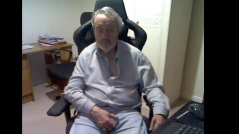 Snapshot of erasmus_d chatting on February 20, 2025, 6:35 pm erasmus_d online show from February 20, 2025, 6:35 pm