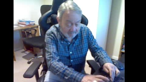 Snapshot of erasmus_d chatting on February 28, 2025, 5:48 pm erasmus_d online show from February 28, 2025, 5:48 pm