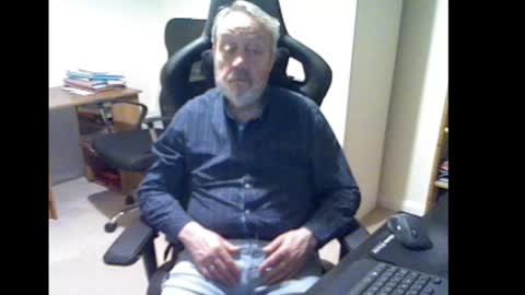 Snapshot of erasmus_d chatting on March 2, 2025, 6:40 pm erasmus_d online show from March 2, 2025, 6:40 pm