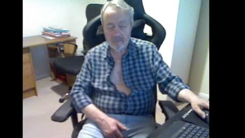 Snapshot of erasmus_d chatting on March 3, 2025, 6:01 pm erasmus_d online show from March 3, 2025, 6:01 pm