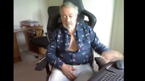 Snapshot of erasmus_d chatting on September 14, 2025, 4:39 pm erasmus_d online show from September 14, 2025, 4:39 pm