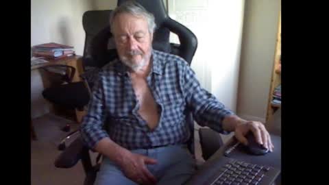 Snapshot of erasmus_d chatting on September 25, 2025, 5:49 pm erasmus_d online show from September 25, 2025, 5:49 pm