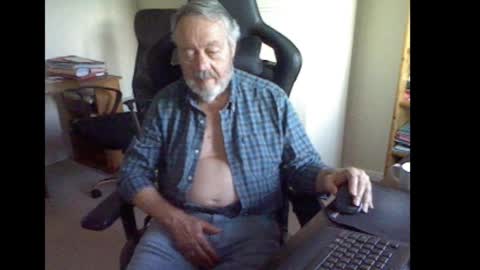 Snapshot of erasmus_d chatting on September 30, 2025, 5:40 pm erasmus_d online show from September 30, 2025, 5:40 pm