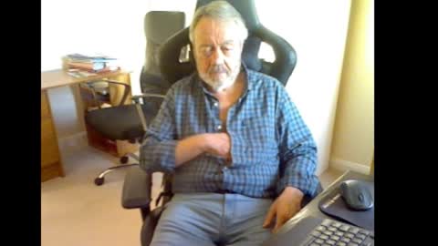 Snapshot of erasmus_d chatting on October 11, 2025, 4:27 pm erasmus_d online show from October 11, 2025, 4:27 pm