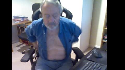 Snapshot of erasmus_d chatting on October 20, 2025, 5:13 pm erasmus_d online show from October 20, 2025, 5:13 pm