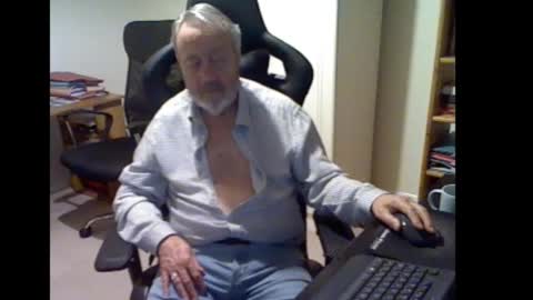 erasmus_d online show from November 13, 2025, 6:07 pm