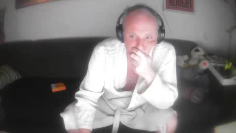 Snapshot of eric204 chatting on February 2, 2025, 11:32 pm Eric online show from February 2, 2025, 11:32 pm