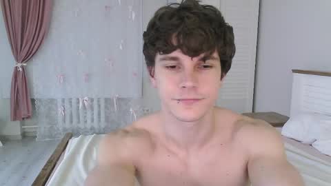 Snapshot of eric_crush chatting on May 2, 2026, 4:17 am Eric Crush online show from May 2, 2026, 4:17 am