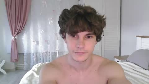 Snapshot of eric_crush chatting on May 18, 2026, 4:40 am Eric Crush online show from May 18, 2026, 4:40 am