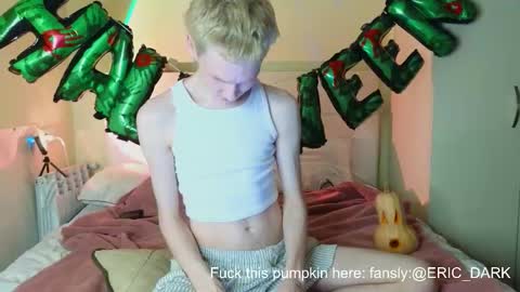 Snapshot of eric_dark chatting on October 30, 2025, 4:52 pm Eric online show from October 30, 2025, 4:52 pm