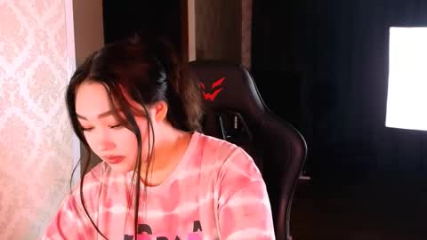 Erica Wayne online show from November 25, 2025, 10:26 am